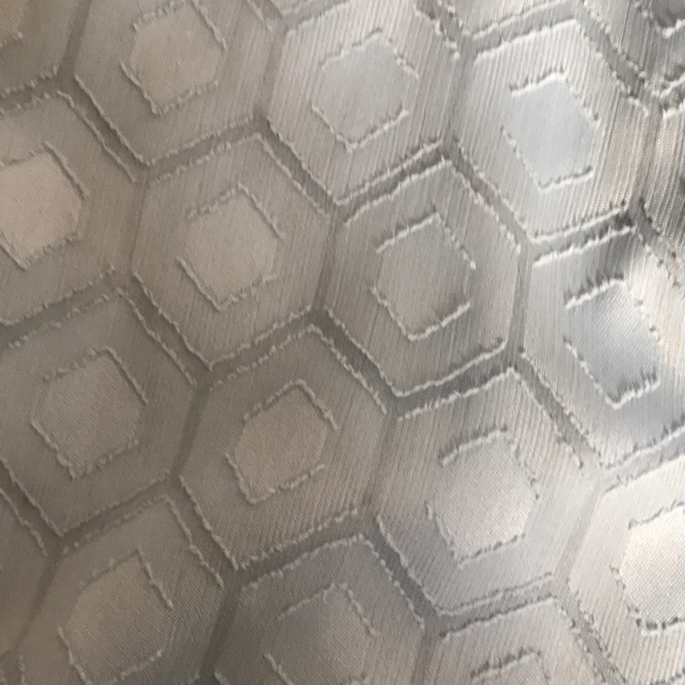 Beautiful Diamond Pattern Limited Top - Picture 2 of 3